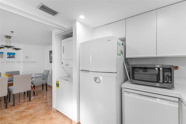 1621 Bay Rd 1202, Miami Beach, FL 33139