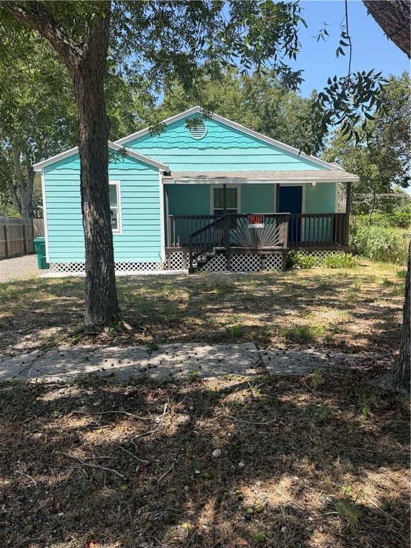 734 S Rife St, Aransas Pass, TX 78336 — photo 2