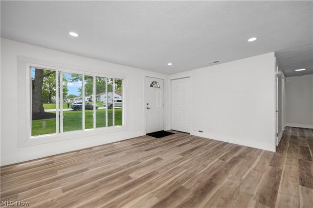 9868 Ridgewood Drive, Twinsburg, OH 44087