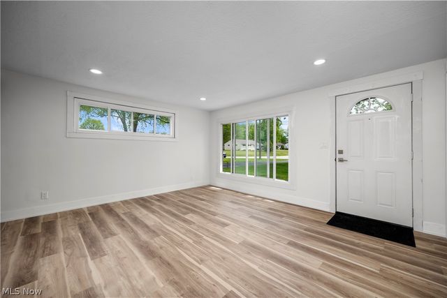 9868 Ridgewood Drive, Twinsburg, OH 44087