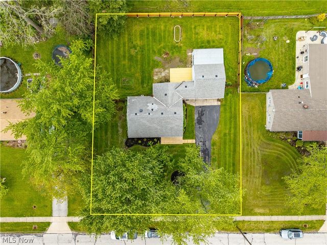 9868 Ridgewood Drive, Twinsburg, OH 44087