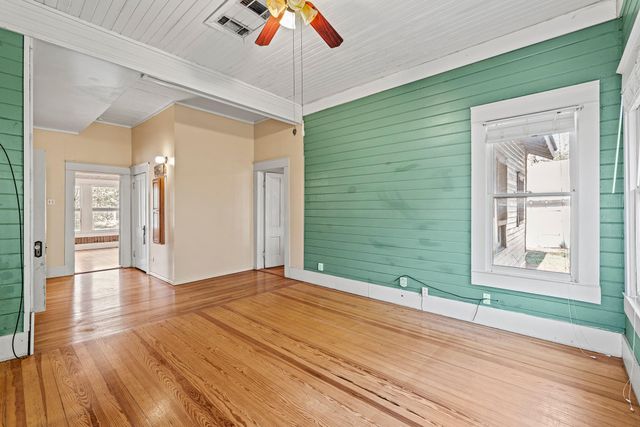 110 W Pecan ST, Hutto, TX 78634