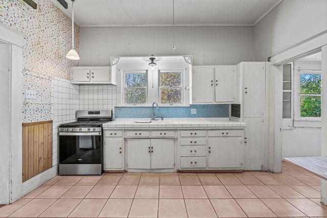 110 W Pecan ST, Hutto, TX 78634