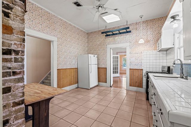 110 W Pecan ST, Hutto, TX 78634