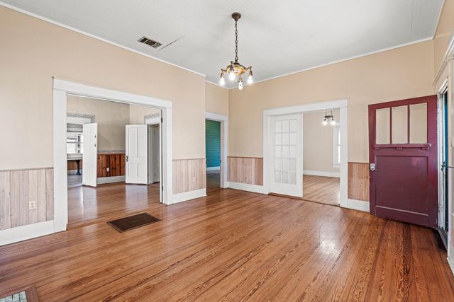 110 W Pecan ST, Hutto, TX 78634