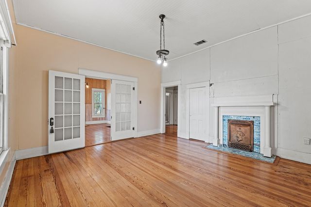 110 W Pecan ST, Hutto, TX 78634