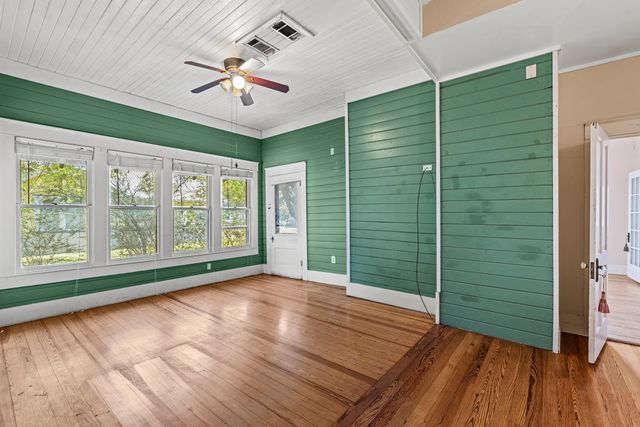 110 W Pecan ST, Hutto, TX 78634