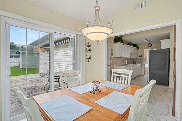 668 Wintercreeper Dr., Longs, SC 29568