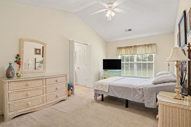 668 Wintercreeper Dr., Longs, SC 29568