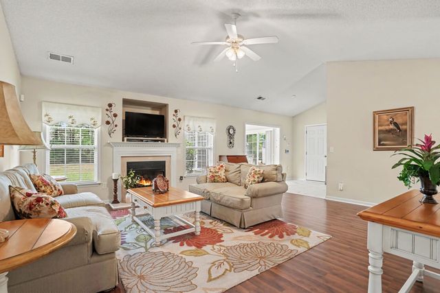 668 Wintercreeper Dr., Longs, SC 29568