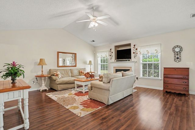 668 Wintercreeper Dr., Longs, SC 29568