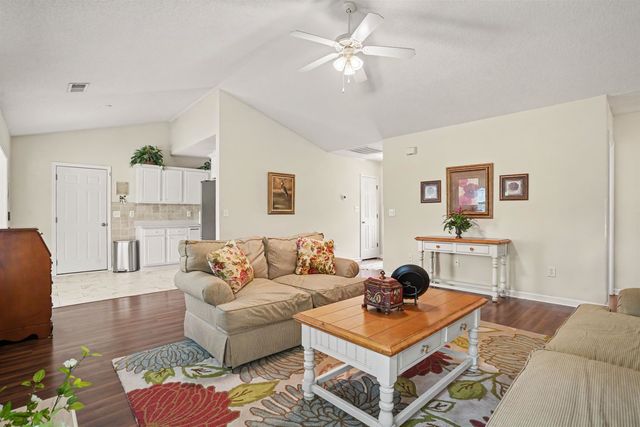 668 Wintercreeper Dr., Longs, SC 29568