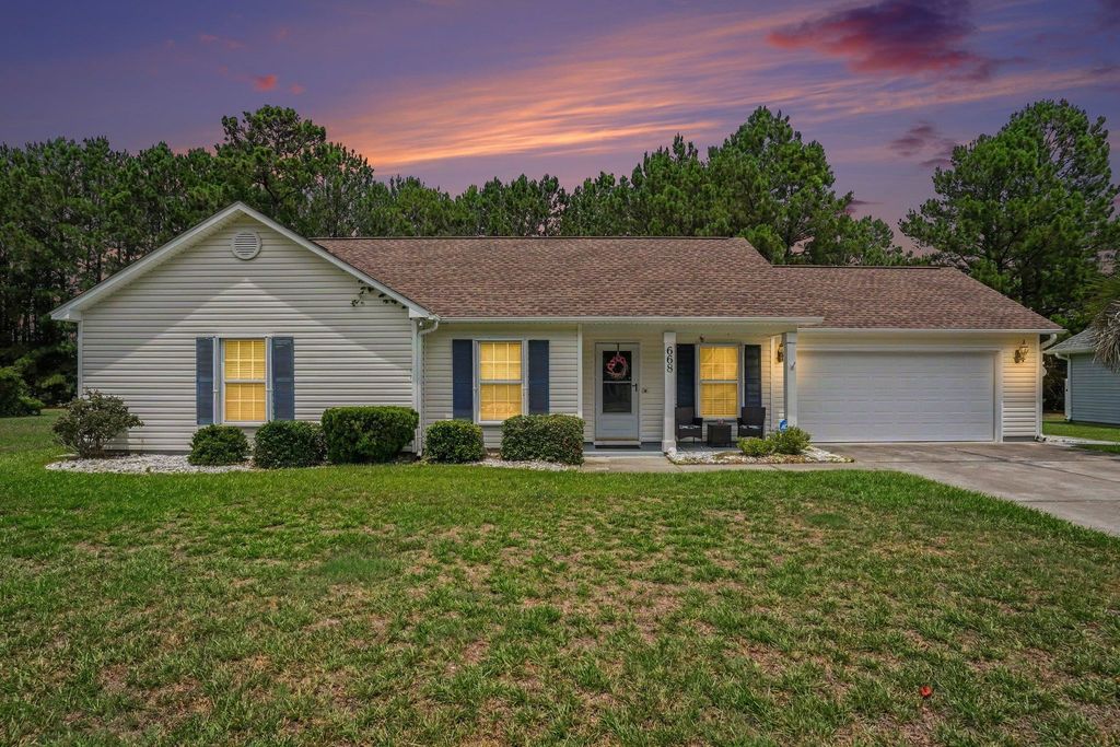 668 Wintercreeper Dr., Longs, SC 29568