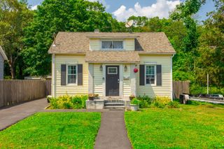 37 Andrew Avenue, Islip Terrace, NY 11752