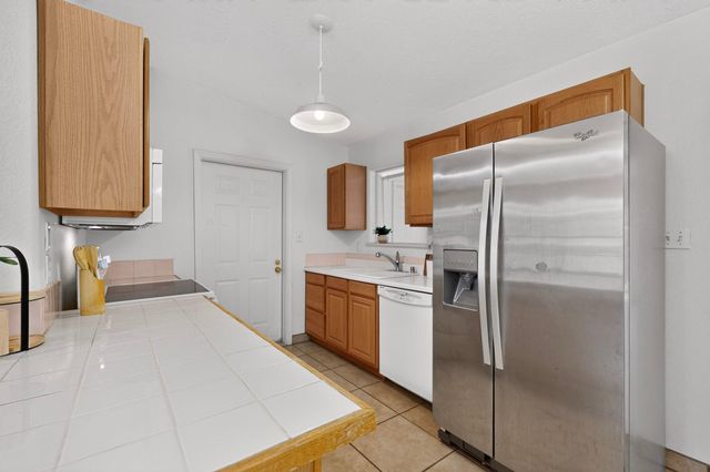 18 Timothy Court, Los Lunas, NM 87031