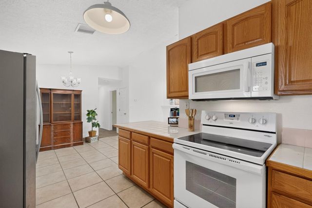 18 Timothy Court, Los Lunas, NM 87031
