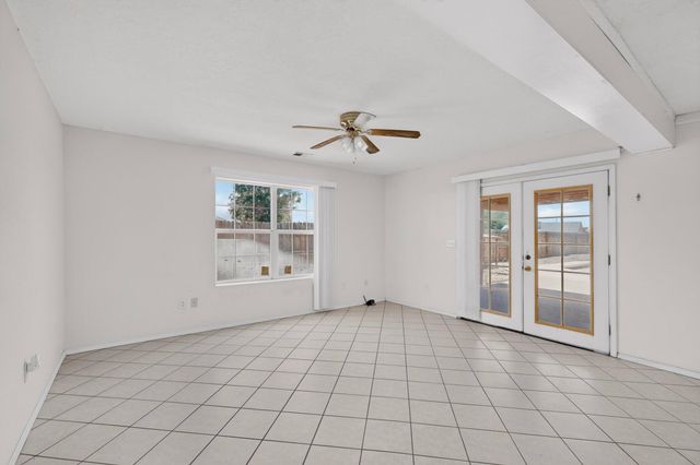 18 Timothy Court, Los Lunas, NM 87031