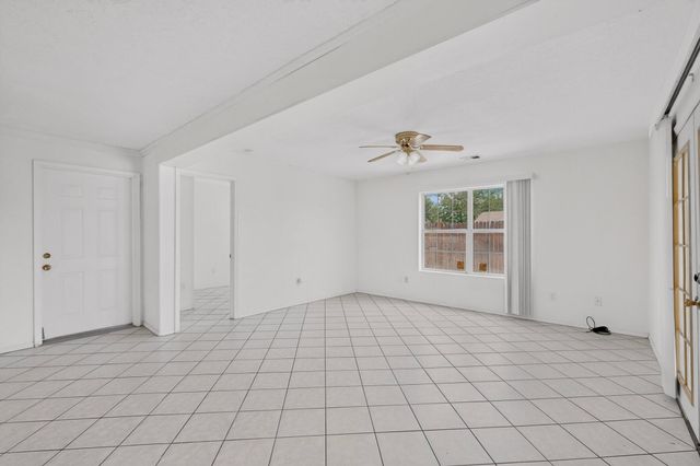 18 Timothy Court, Los Lunas, NM 87031