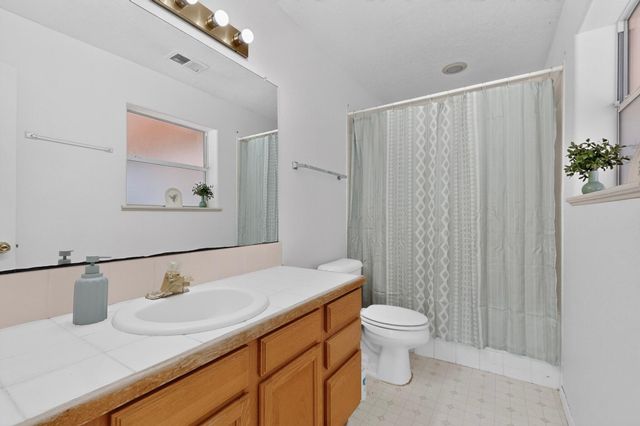 18 Timothy Court, Los Lunas, NM 87031