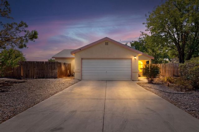 18 Timothy Court, Los Lunas, NM 87031