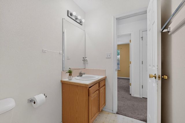 18 Timothy Court, Los Lunas, NM 87031