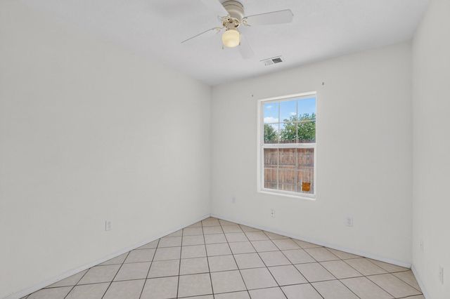 18 Timothy Court, Los Lunas, NM 87031