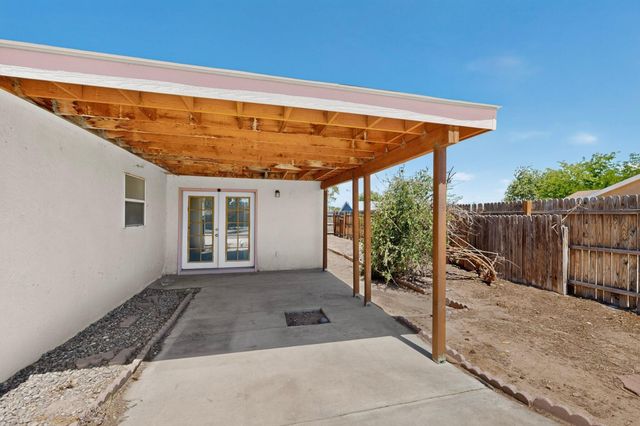 18 Timothy Court, Los Lunas, NM 87031