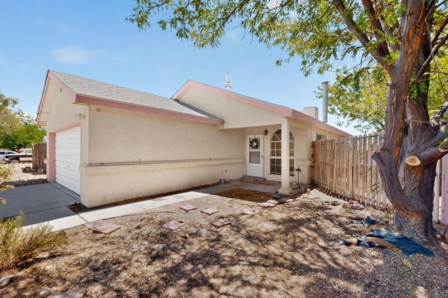 18 Timothy Court, Los Lunas, NM 87031