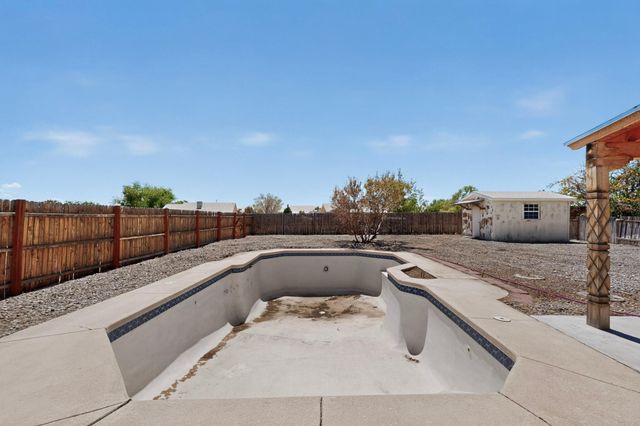 18 Timothy Court, Los Lunas, NM 87031