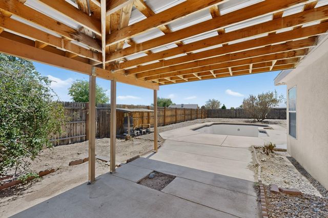 18 Timothy Court, Los Lunas, NM 87031