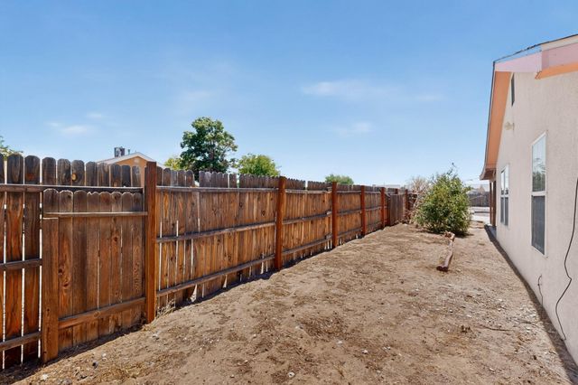 18 Timothy Court, Los Lunas, NM 87031