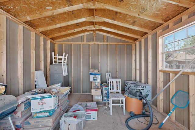 18 Timothy Court, Los Lunas, NM 87031