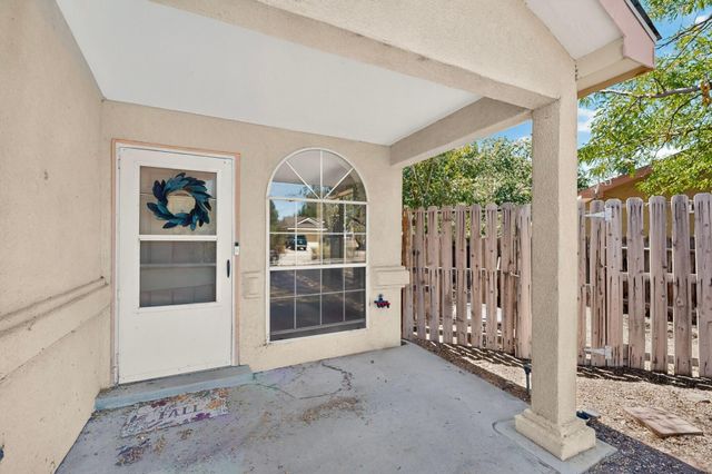 18 Timothy Court, Los Lunas, NM 87031