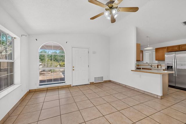 18 Timothy Court, Los Lunas, NM 87031