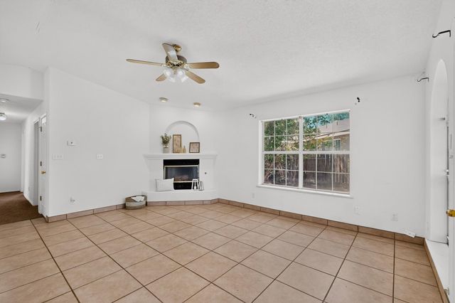 18 Timothy Court, Los Lunas, NM 87031