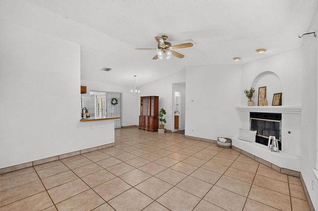 18 Timothy Court, Los Lunas, NM 87031