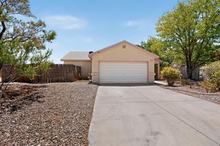 18 Timothy Court, Los Lunas, NM 87031