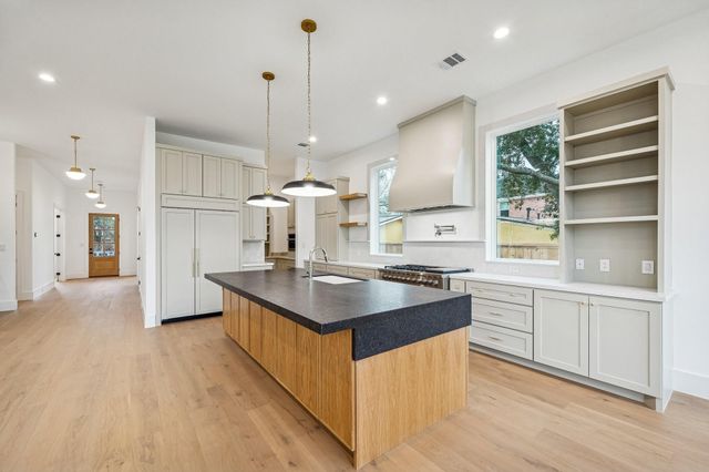 1227 Howard Lane, Bellaire, TX 77401