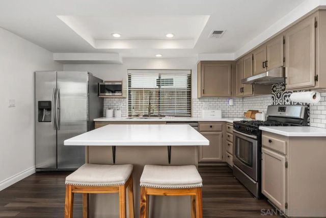 1967 Spanish Oak Way, Vista, CA 92081
