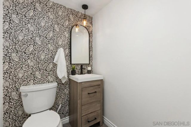 1967 Spanish Oak Way, Vista, CA 92081