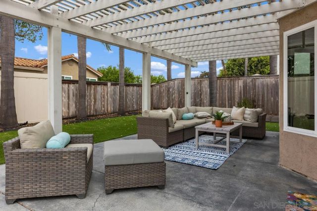 1967 Spanish Oak Way, Vista, CA 92081