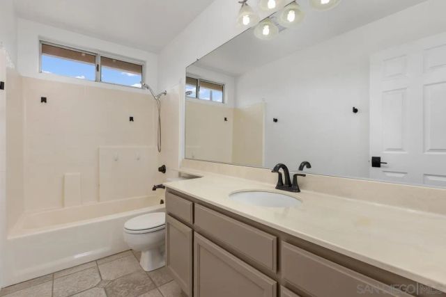 1967 Spanish Oak Way, Vista, CA 92081