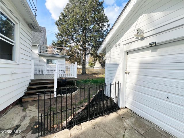 3704 Almeda Drive, Toledo, OH 43612
