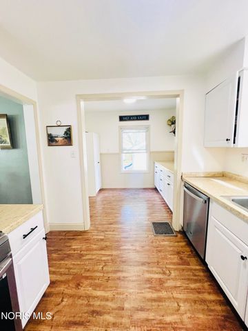 3704 Almeda Drive, Toledo, OH 43612