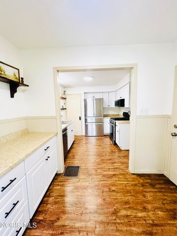 3704 Almeda Drive, Toledo, OH 43612