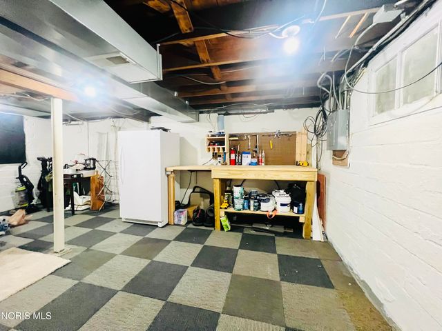 3704 Almeda Drive, Toledo, OH 43612