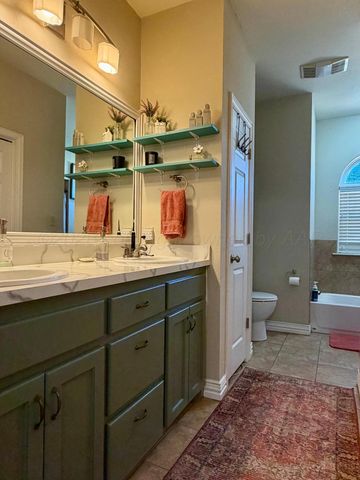 1607 Ave I NW, Childress, TX 79201