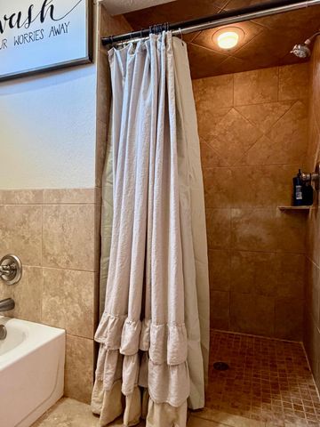 1607 Ave I NW, Childress, TX 79201