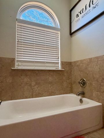 1607 Ave I NW, Childress, TX 79201