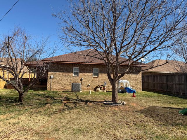 1607 Ave I NW, Childress, TX 79201